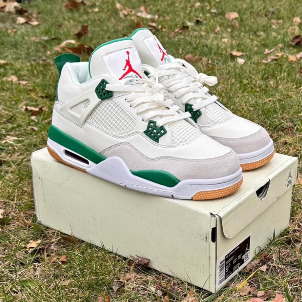 Jordan Sneakers in White and Green